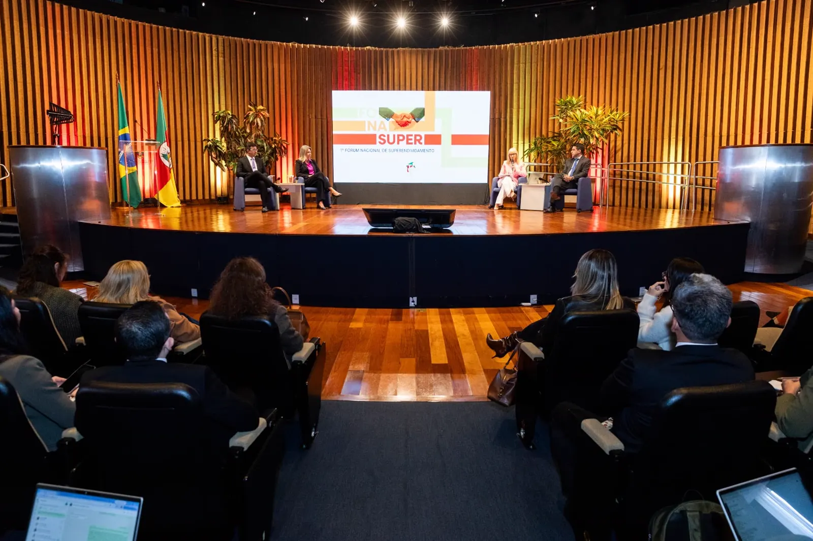Dr. Leonardo Garcia participa do 1º Fórum Nacional de Superendividamento, em Porto Alegre — foto 3