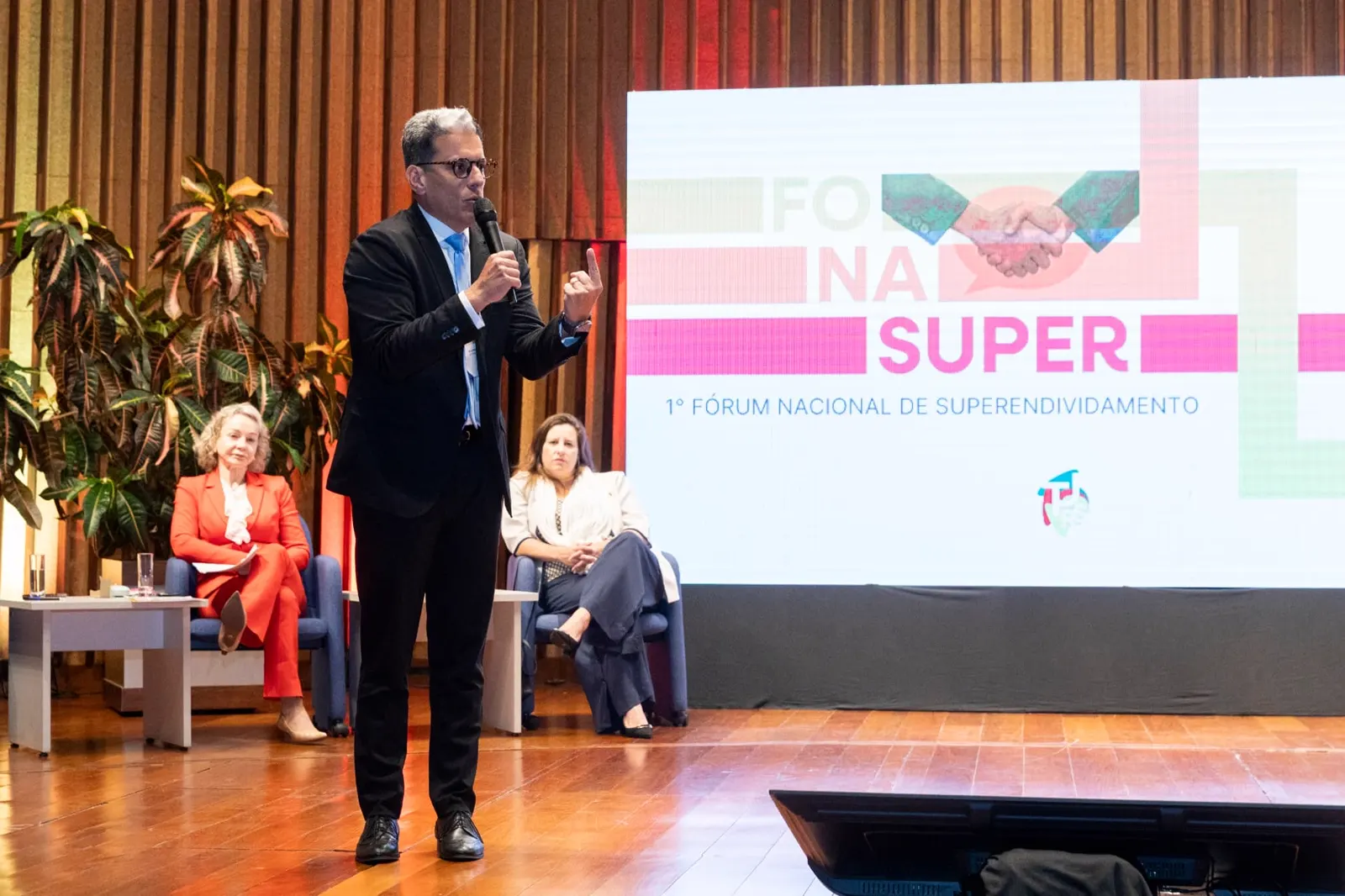 Dr. Leonardo Garcia participa do 1º Fórum Nacional de Superendividamento, em Porto Alegre